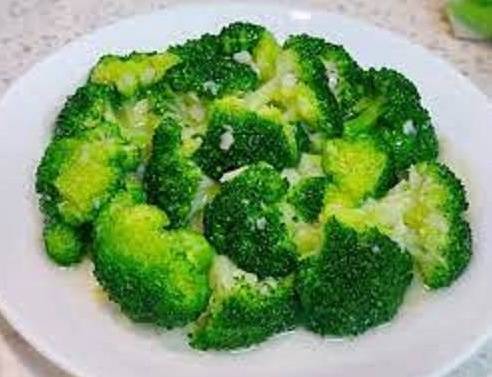 Sauteed Broccoli with Garlic Sauce 蒜蓉西兰花